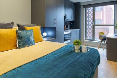 1 bed studio, Belgrave Street, Leeds, LS28DD - Image 1